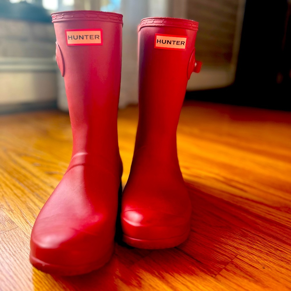Matte red mid calf Hunter Rain boot.